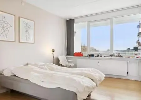 Solrig Altan Og Gratis Parkering 오르후스